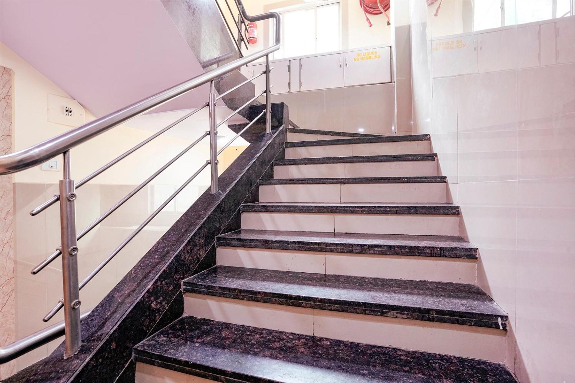 Fabhotel Everest Vashi Exterior foto